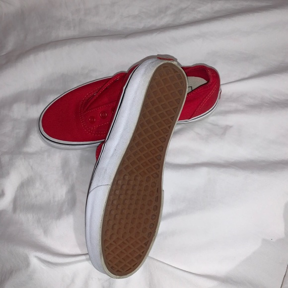 Red vans - Picture 2 of 3